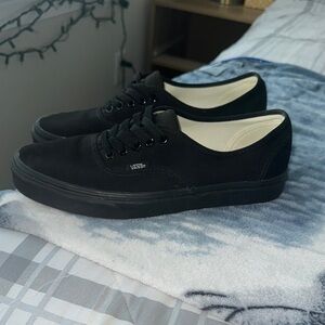 Vans Authentic in all black